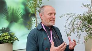 Plants for Europe’s Graham Spencer discussing Philadelphus Petite Perfume Pink